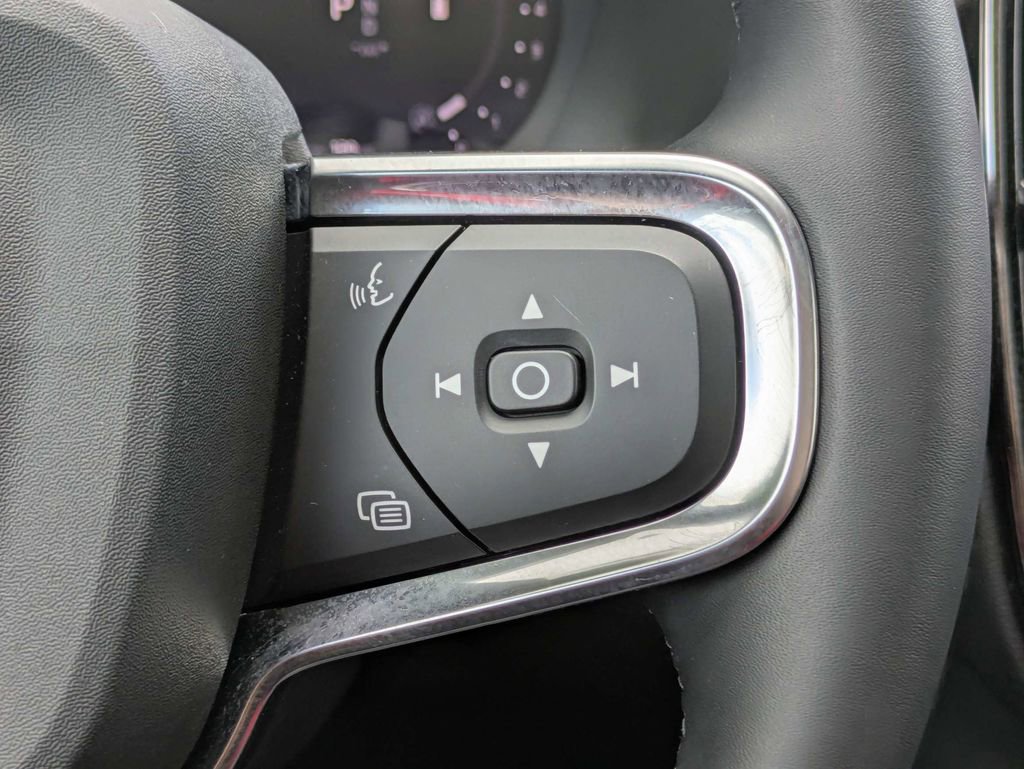 Used 2023 Volvo XC40 B5 Plus w/ Protection Package Premier image 34