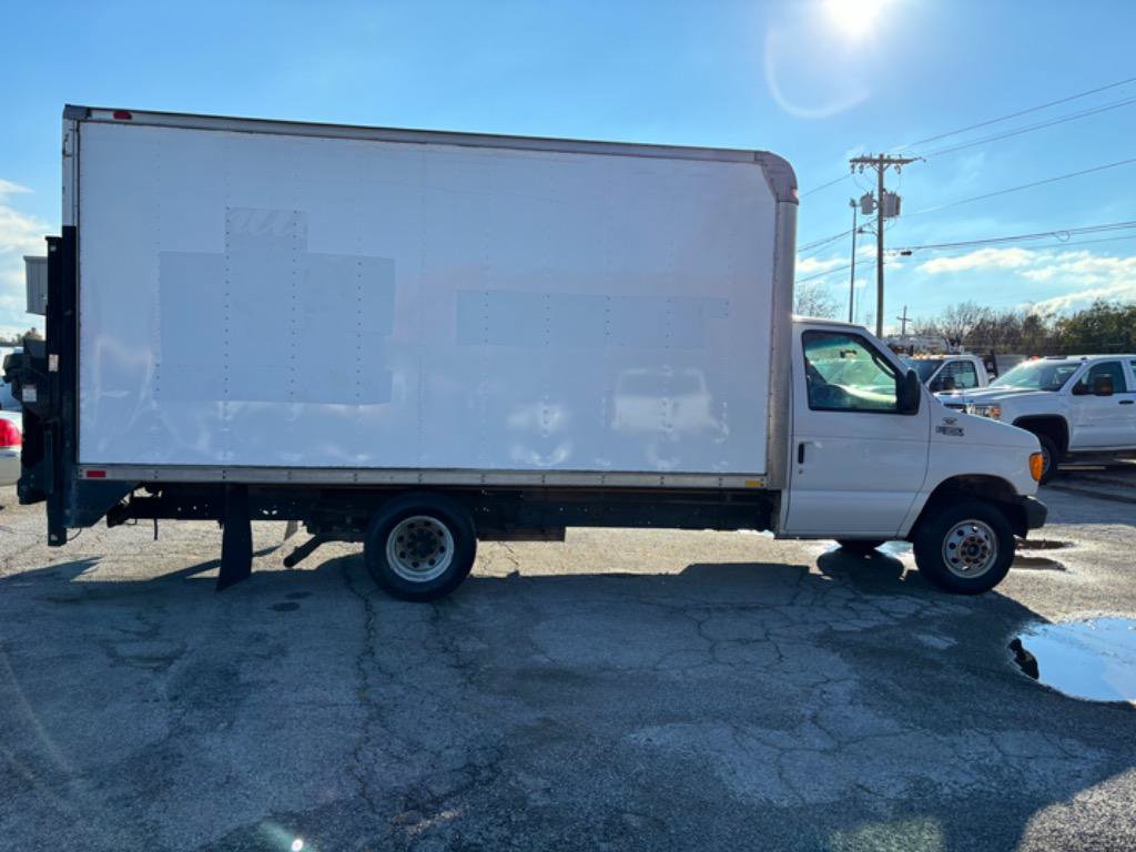 Used 2004 Ford E-350 and Econoline 350 Super Duty RWD image 10