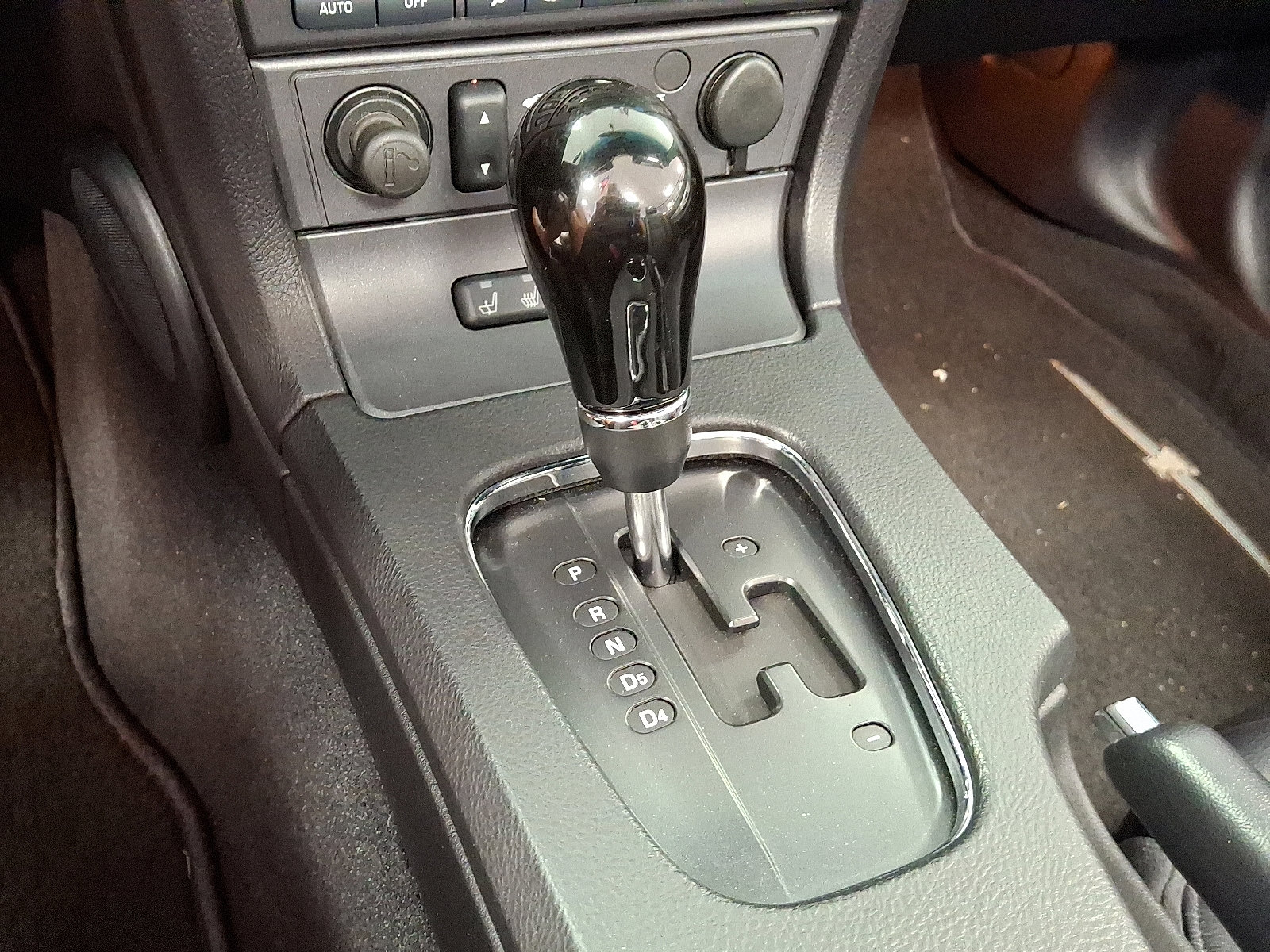 Used 2004 Ford Thunderbird image 20