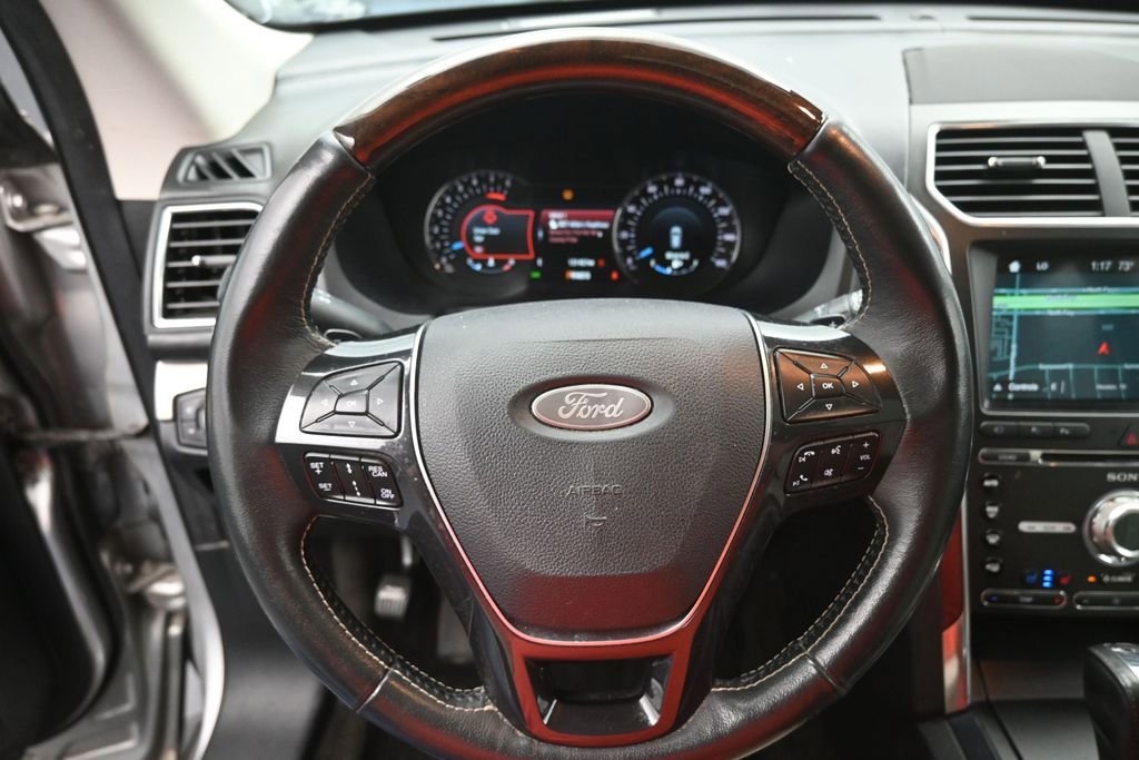 Used 2017 Ford Explorer Platinum AWD/4WD image 3