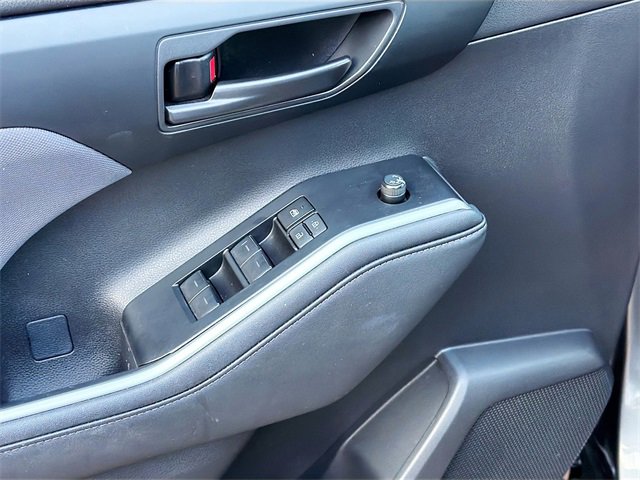 Used 2023 Toyota Highlander L image 17