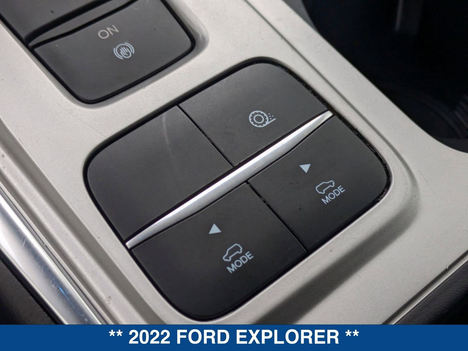 Certified 2022 Ford Explorer XLT w/ Equipment Group 202A image 33