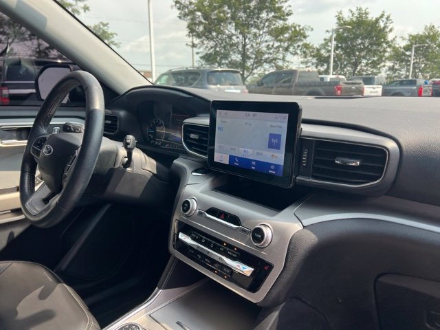 Used 2022 Ford Explorer XLT w/ Equipment Group 202A AWD/4WD image 36