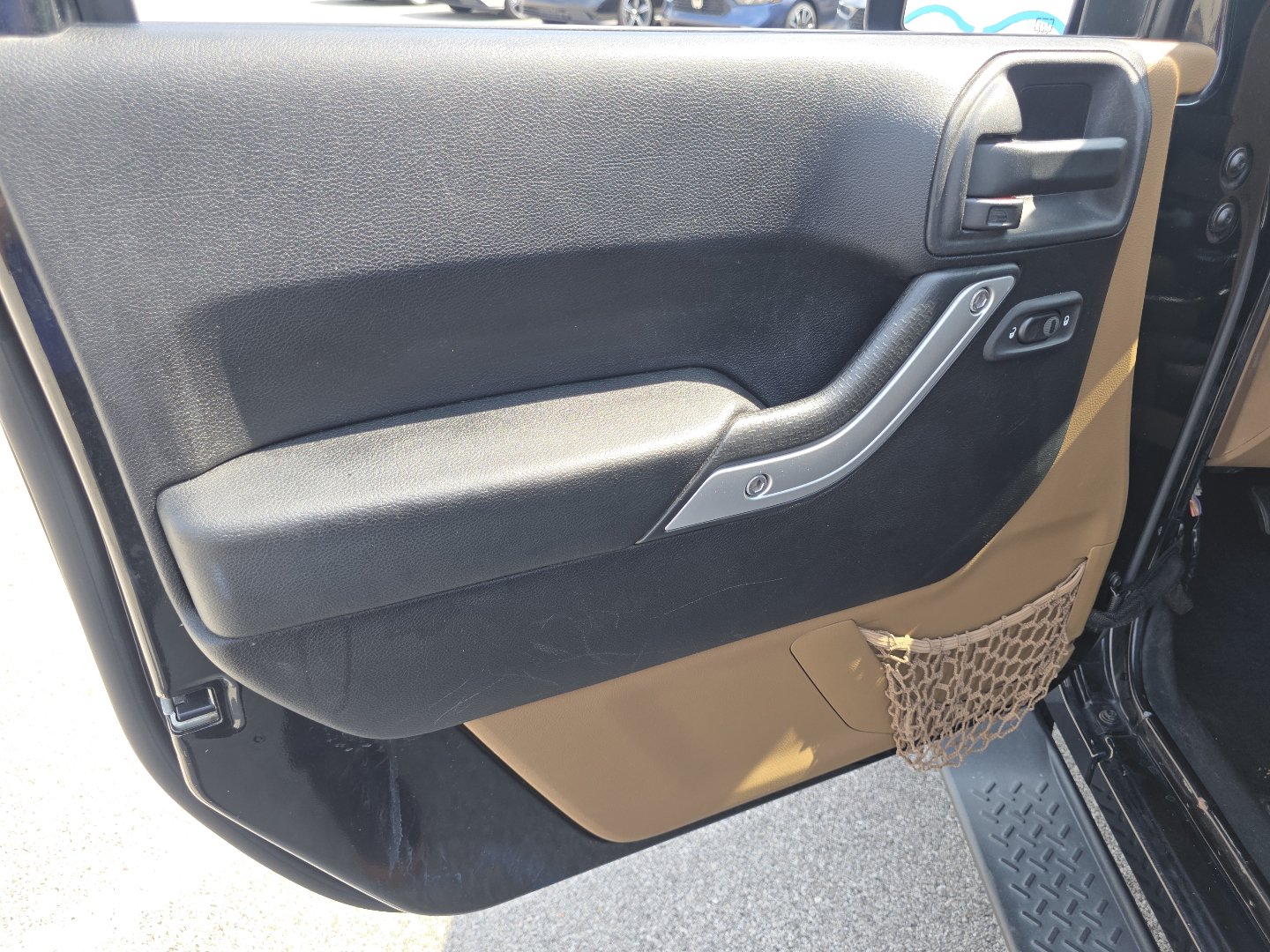 Used 2014 Jeep Wrangler Unlimited Sahara w/ Connectivity Group AWD/4WD image 22