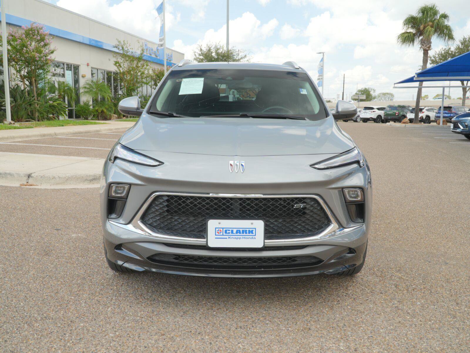 Used 2025 Buick Encore GX Sport Touring FWD image 2