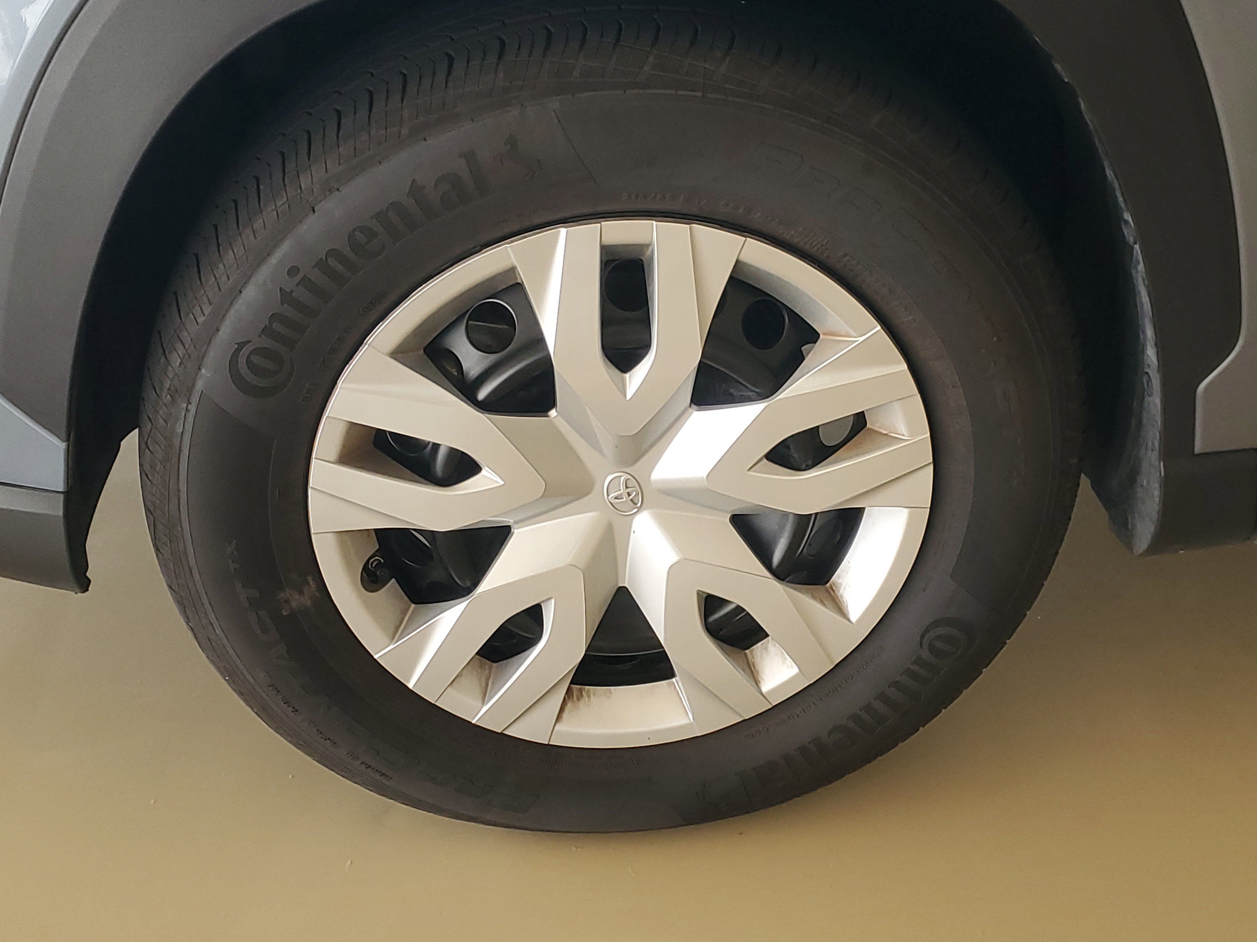 Used 2025 Toyota Corolla Cross L image 6