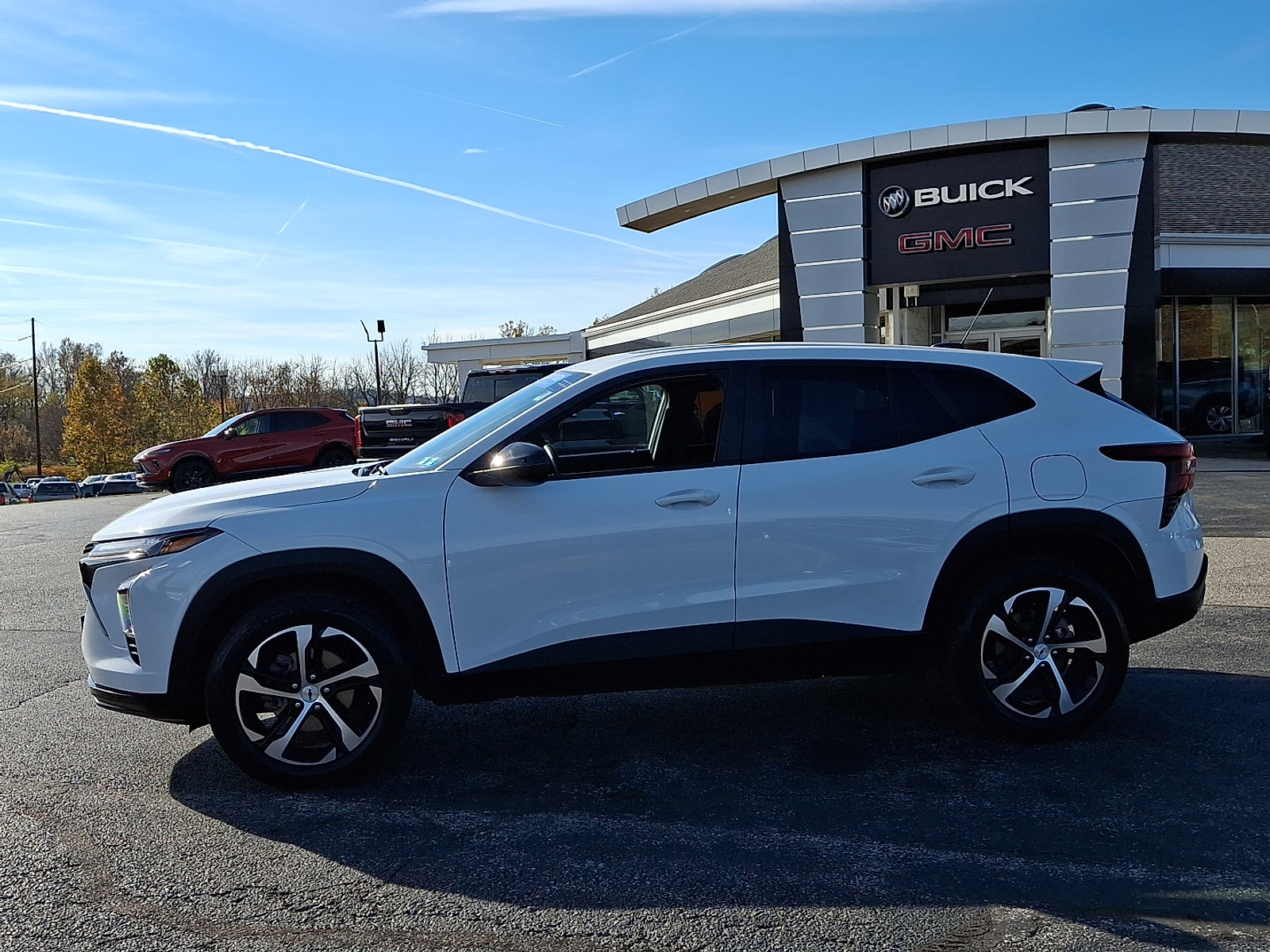 Certified 2025 Chevrolet Trax RS w/ Sunroof Package image 4