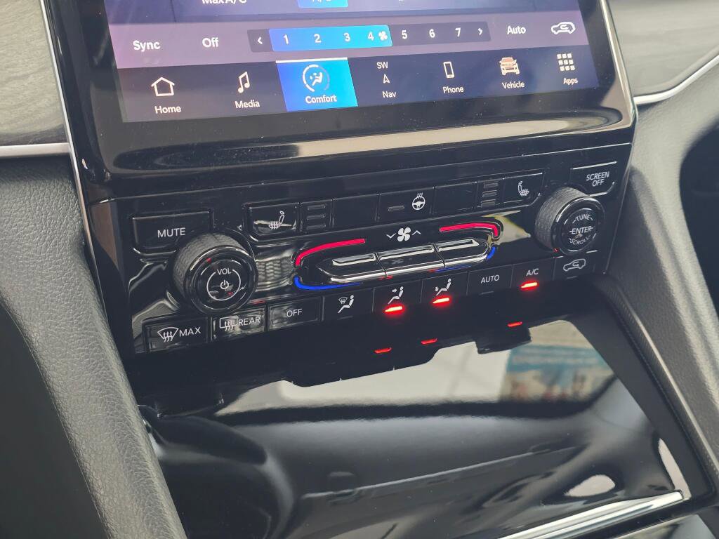 Used 2023 Jeep Grand Cherokee Limited w/ Trailer Tow Prep Group (B) image 33