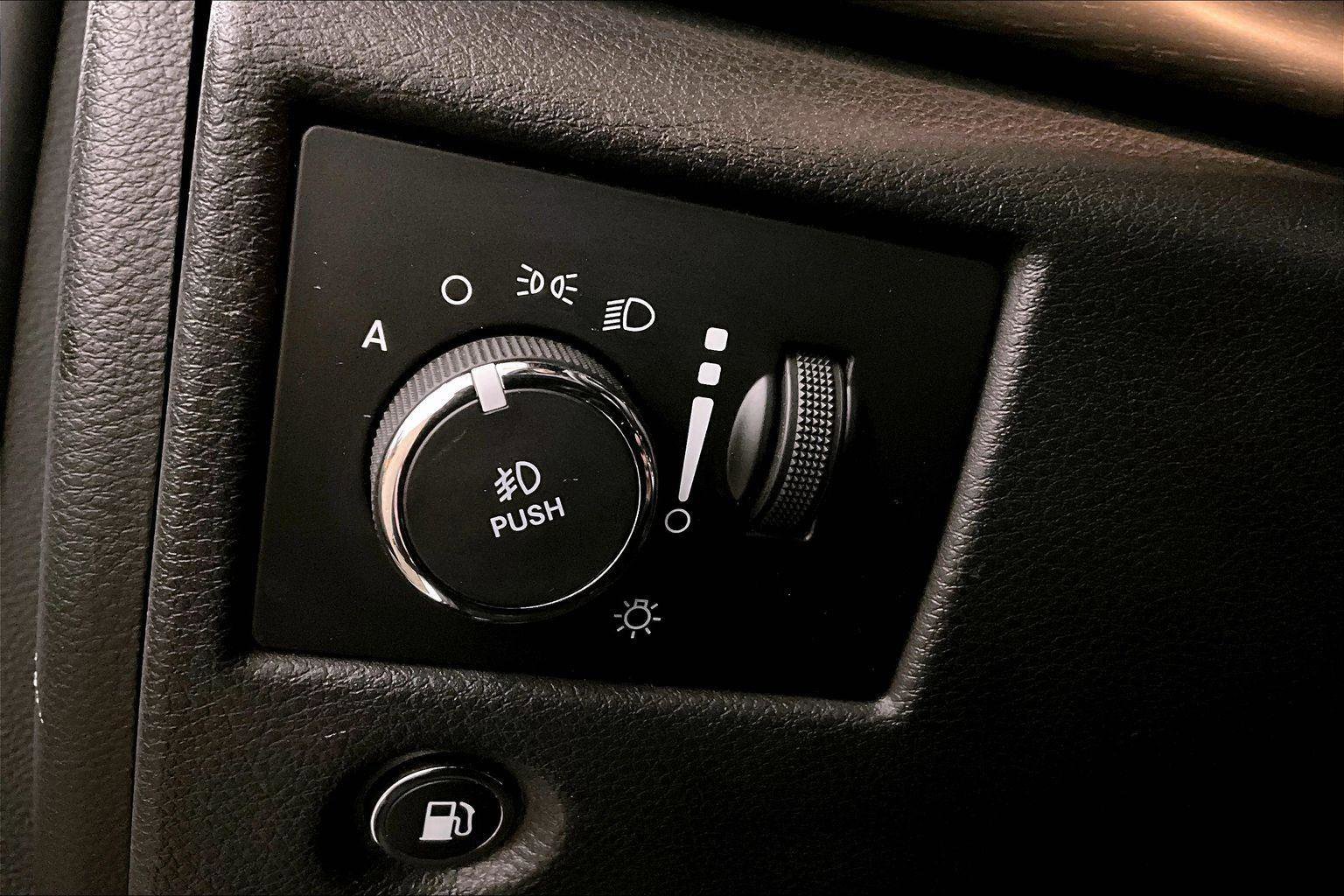 Used 2018 Jeep Grand Cherokee Laredo image 30