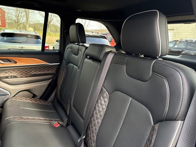 Used 2023 Jeep Grand Cherokee Summit image 9