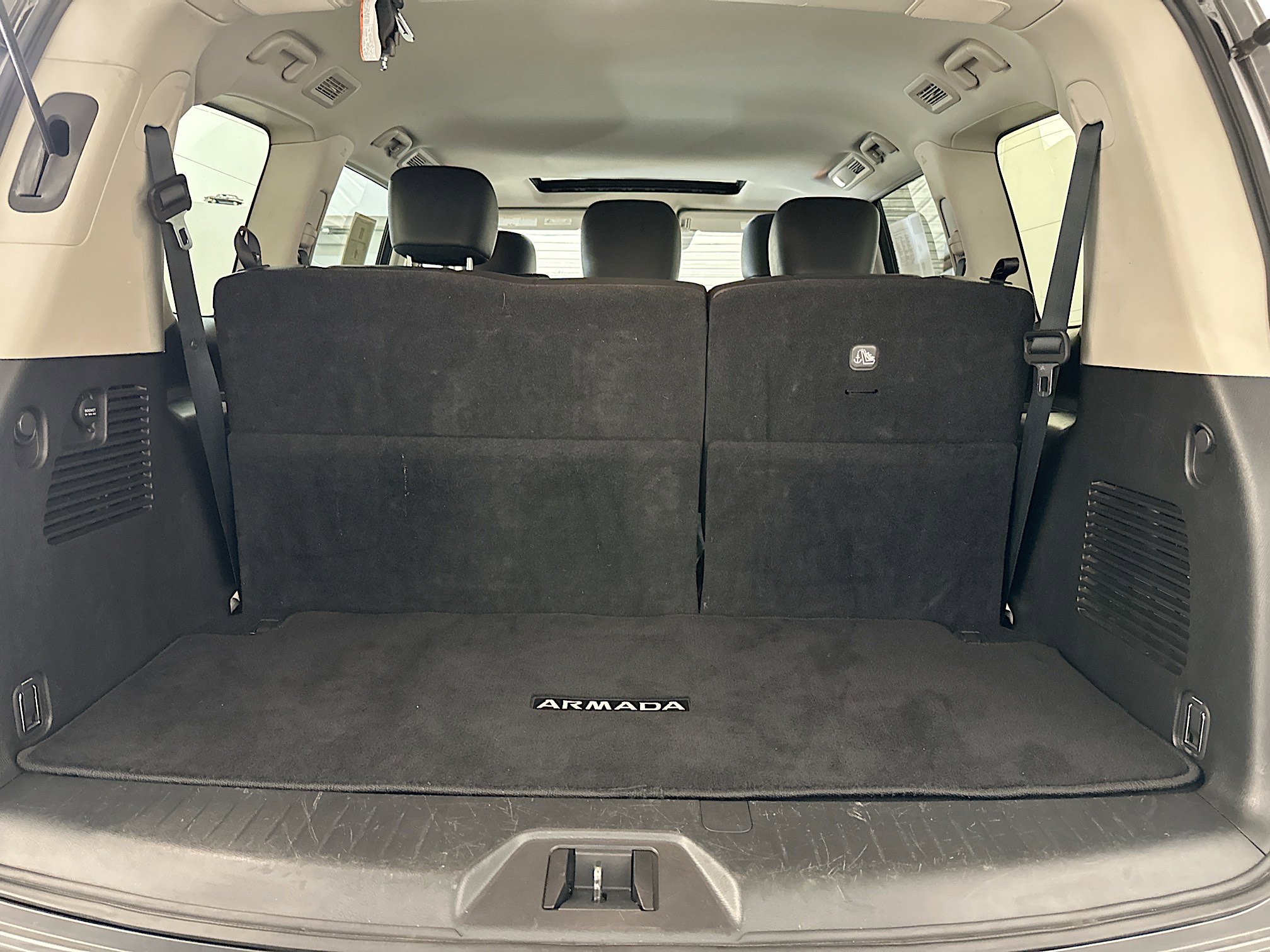 Used 2024 Nissan Armada SL image 32