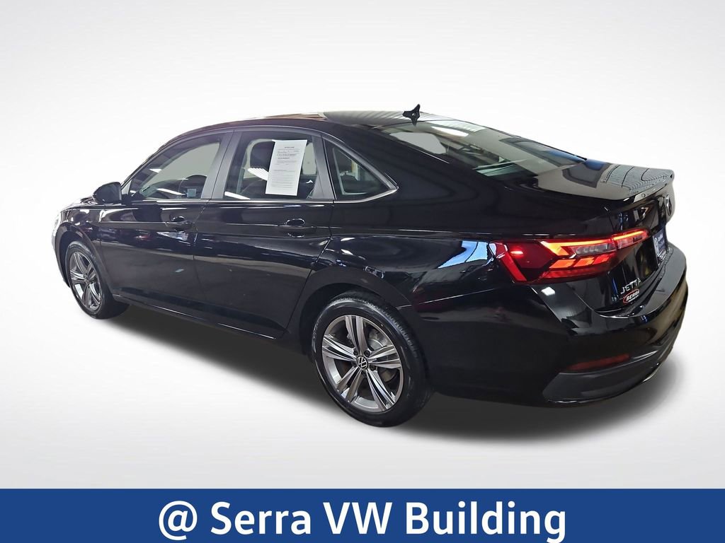 Used 2023 Volkswagen Jetta SE FWD image 3