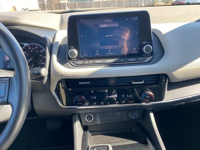 Certified 2022 Nissan Rogue SV image 16