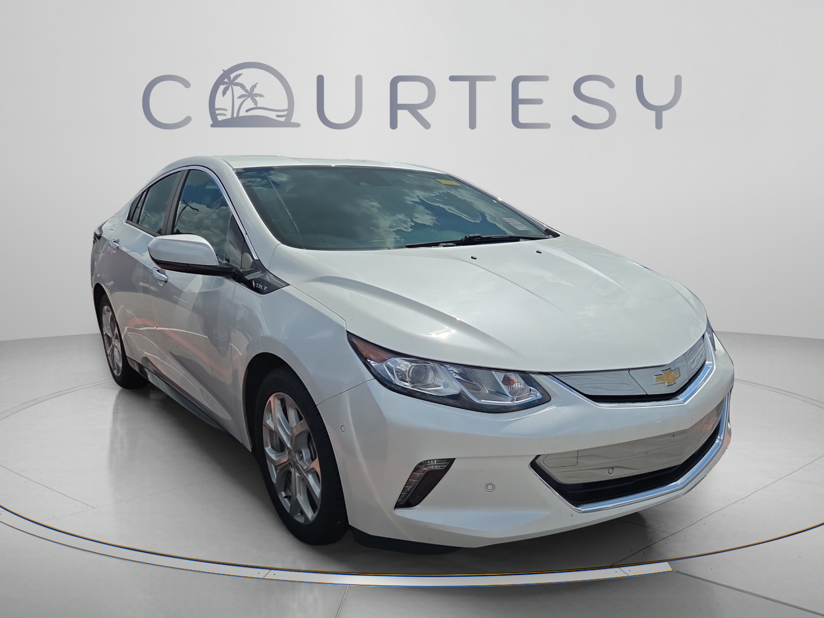 Used 2017 Chevrolet Volt Premier w/ Driver Confidence II Package FWD image 3