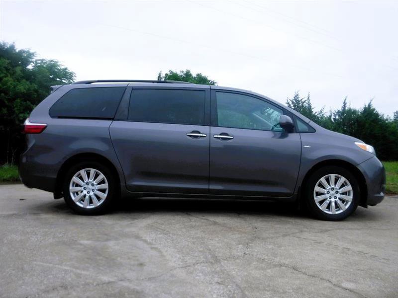 Used 2017 Toyota Sienna AWD image 5