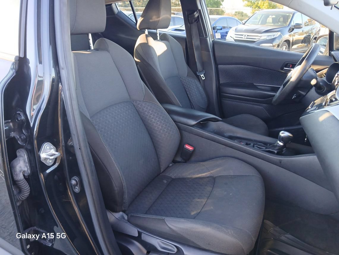 Used 2020 Toyota C-HR LE FWD image 18