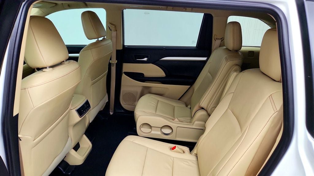 Used 2019 Toyota Highlander XLE AWD/4WD image 22