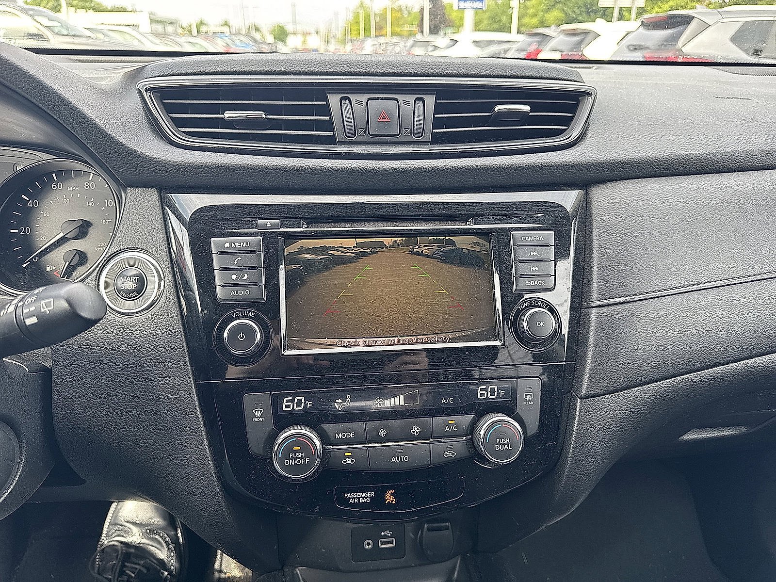 Used 2018 Nissan Rogue SV AWD/4WD image 16