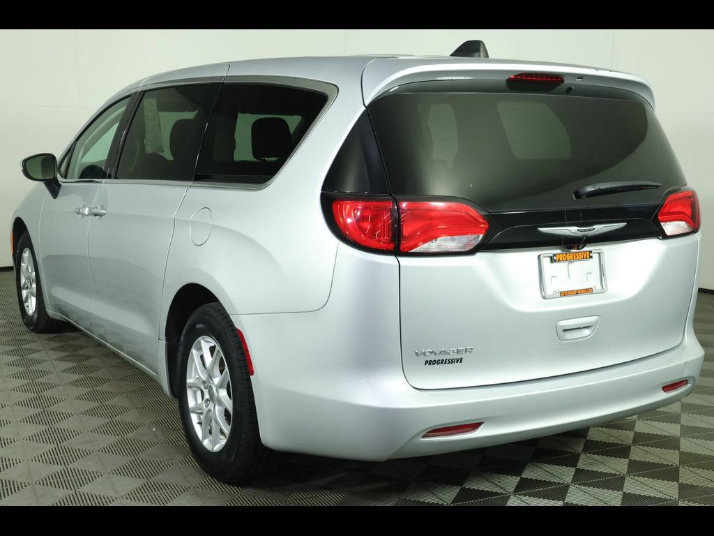 Used 2023 Chrysler Voyager LX FWD image 13