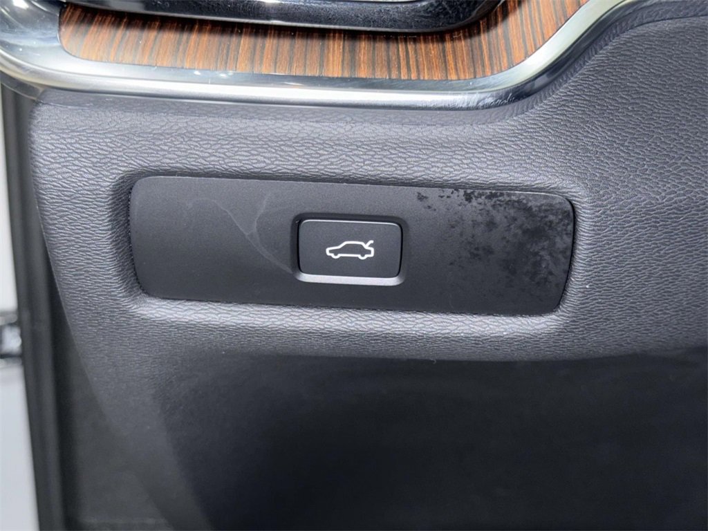 Used 2025 Volvo V60 B5 Cross Country Plus image 27