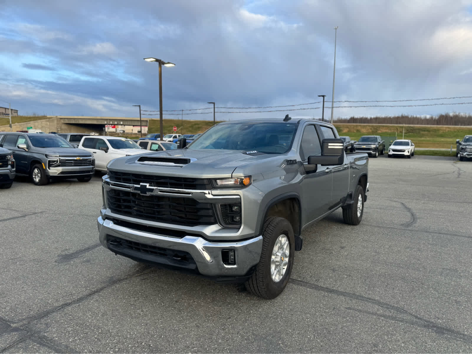Used 2024 Chevrolet Silverado 2500 LT image 2