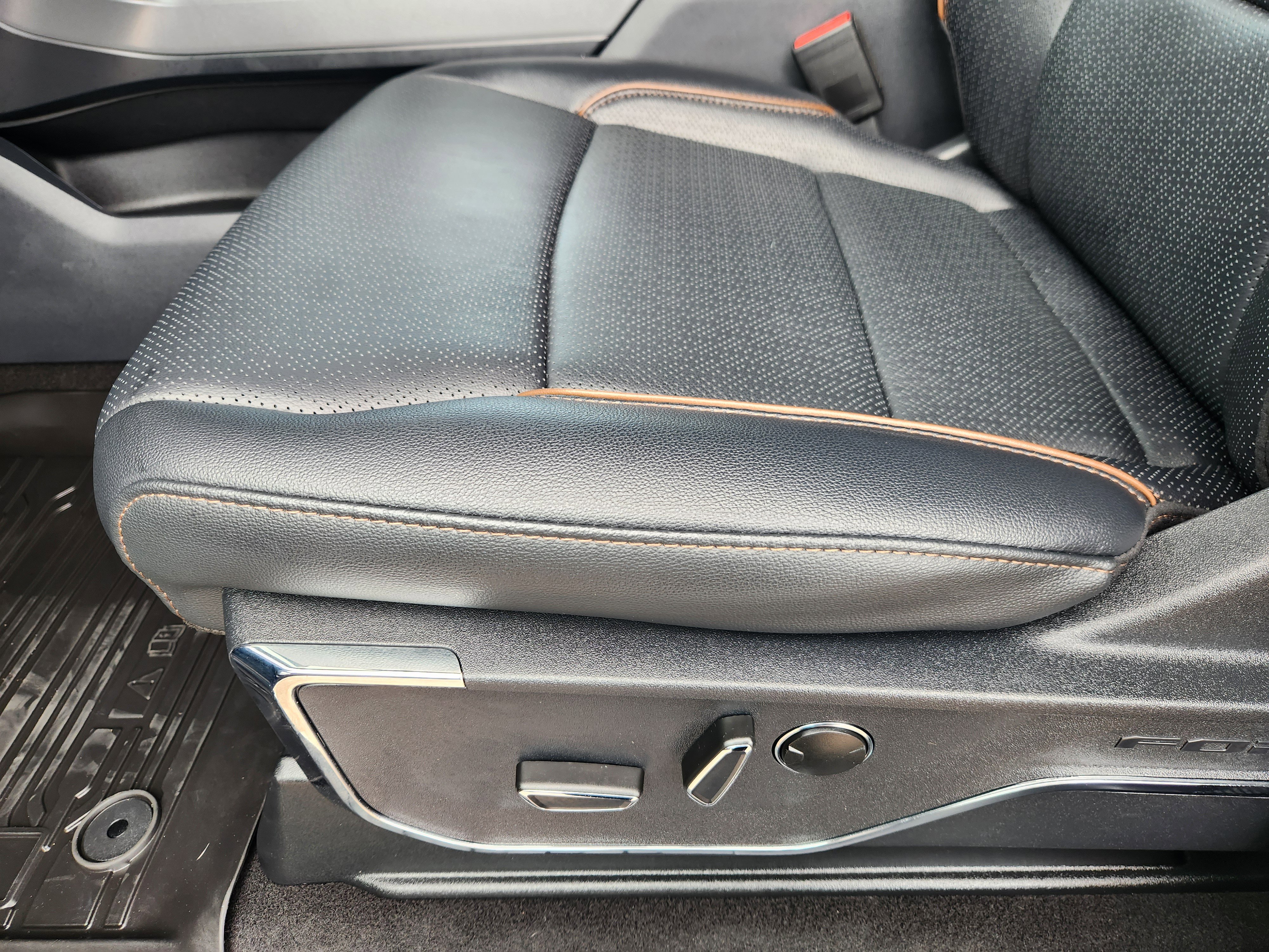 Used 2024 Ford F150 Lariat w/ Equipment Group 502A High image 19