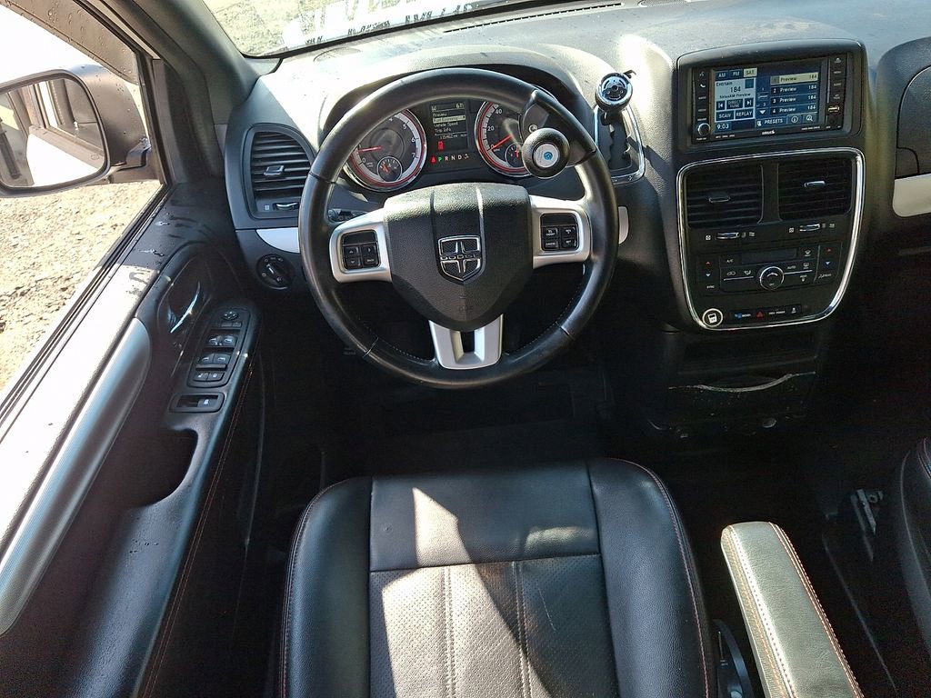 Used 2011 Dodge Grand Caravan R/T image 11