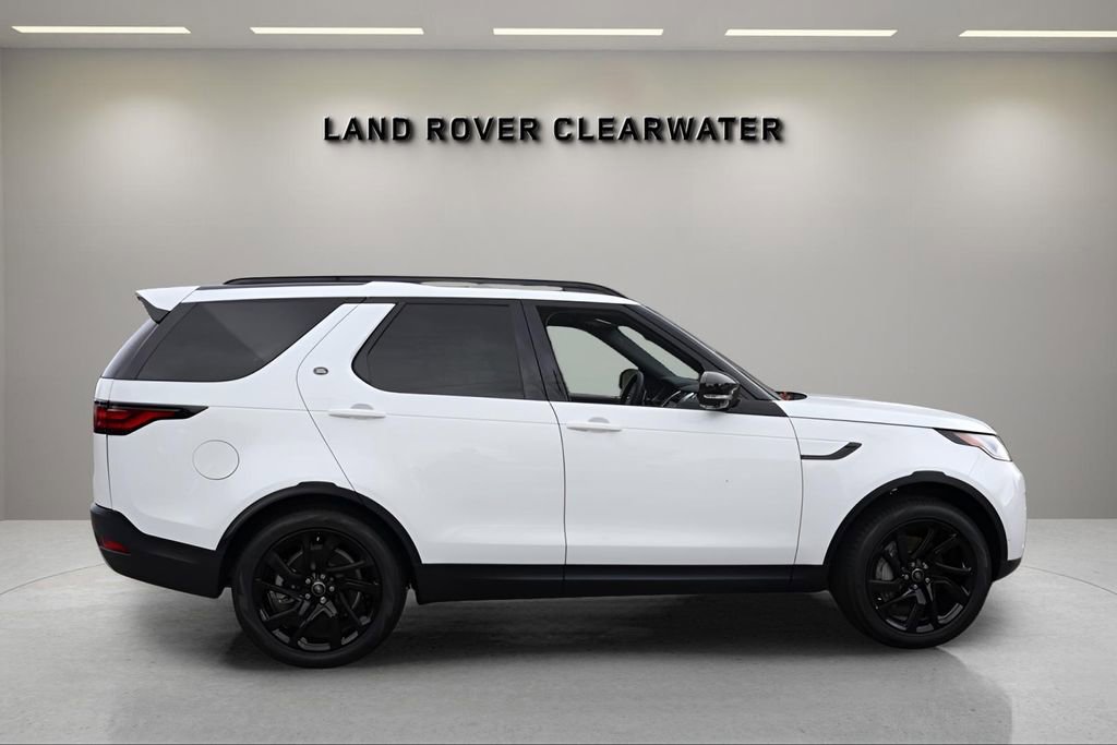 Used 2025 Land Rover Discovery S image 6