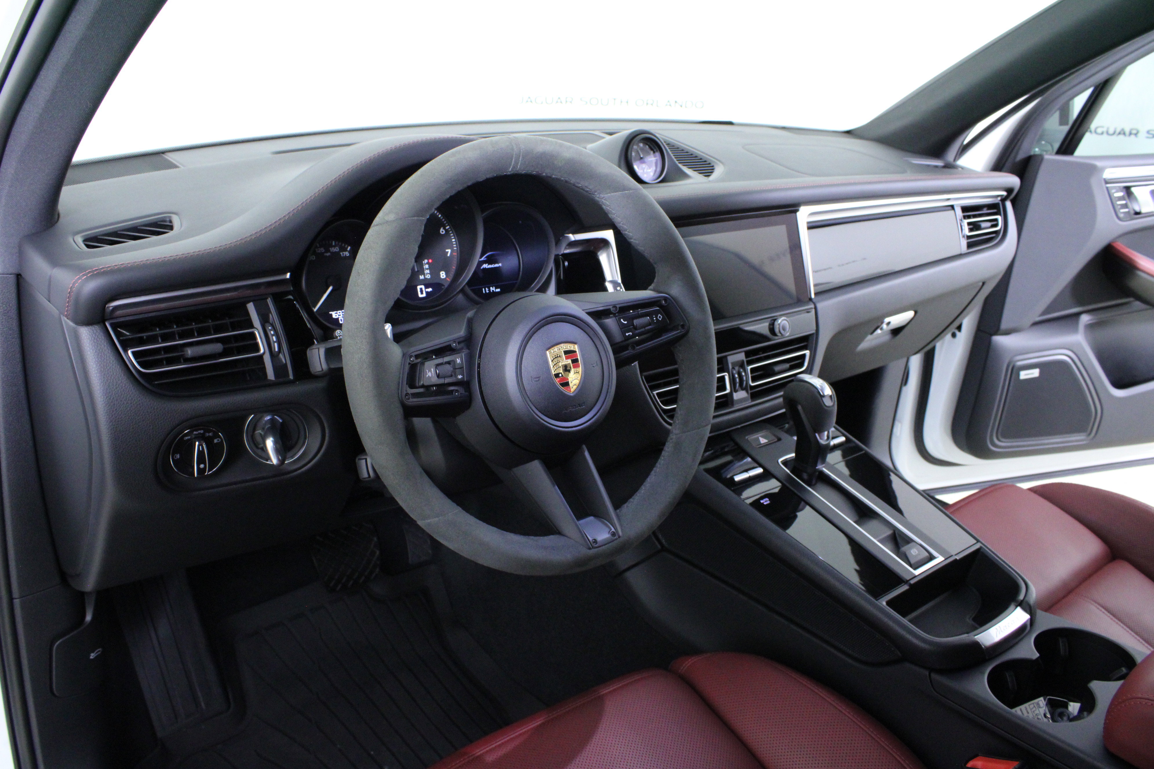 Used 2022 Porsche Macan AWD/4WD image 21