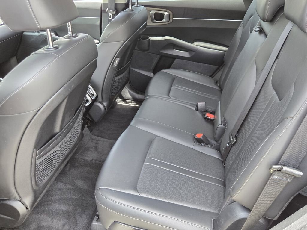 Used 2023 Kia Sorento S w/ Panoramic Sunroof Package AWD/4WD image 11