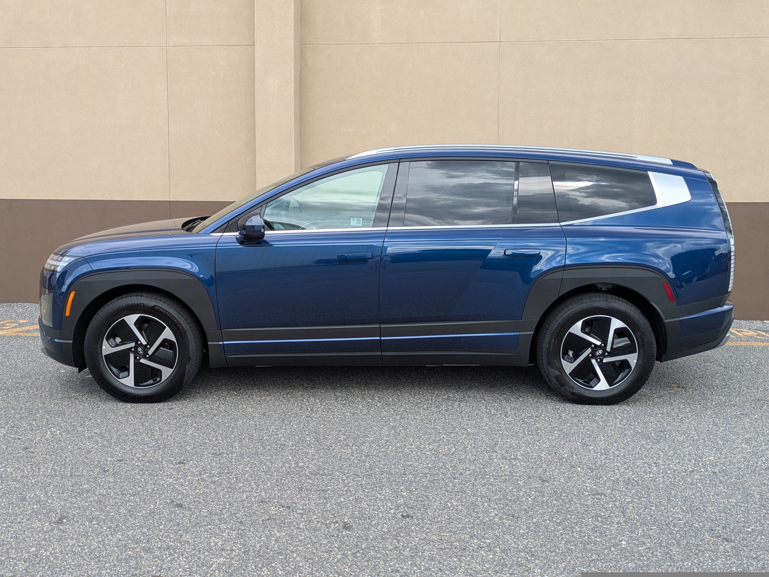 New 2026 Hyundai Ioniq 9 SE image 9