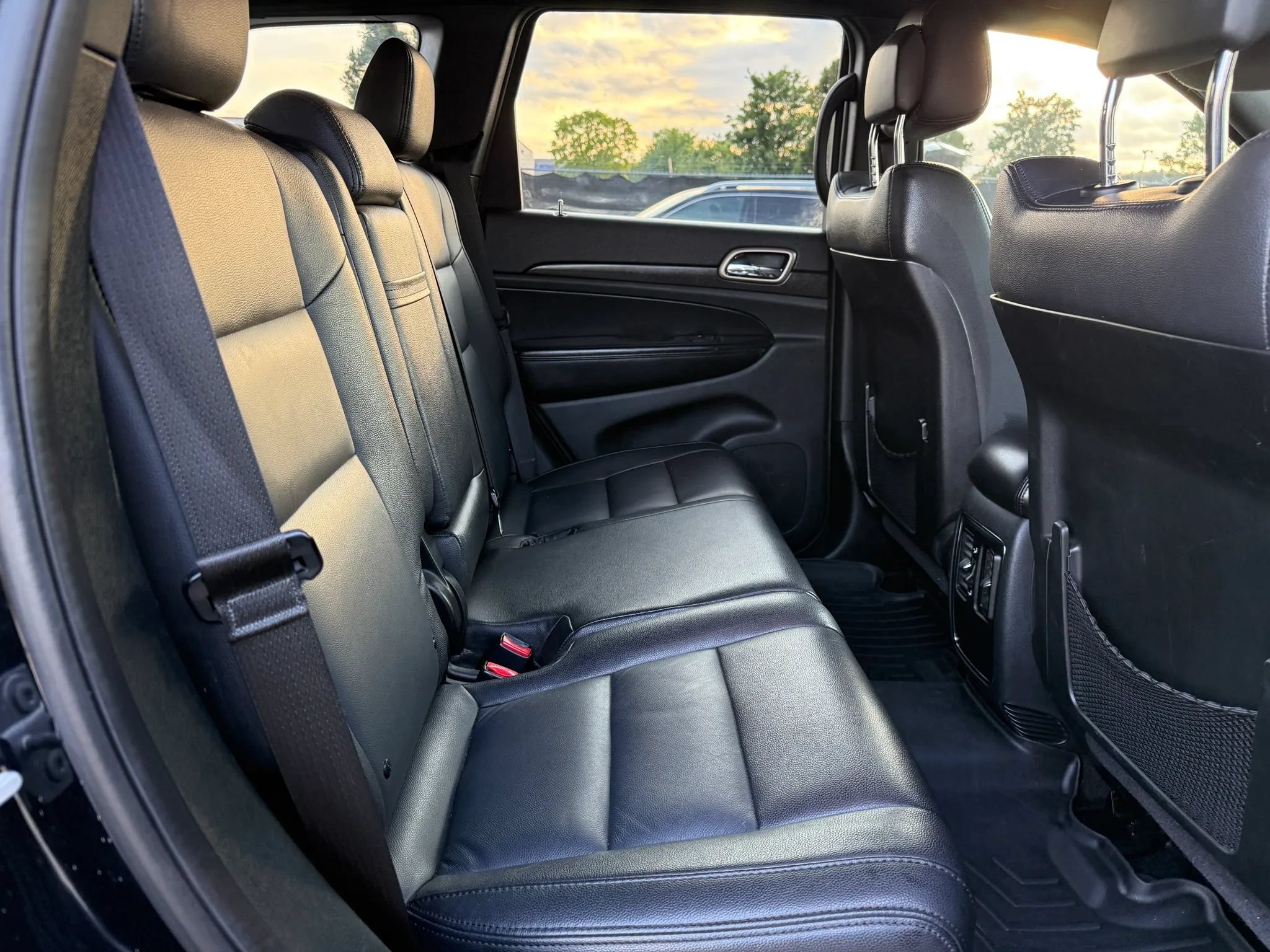 Used 2017 Jeep Grand Cherokee Laredo w/ Quick Order Package 23E AWD/4WD image 20