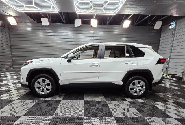 Used 2025 Toyota RAV4 LE AWD/4WD image 9