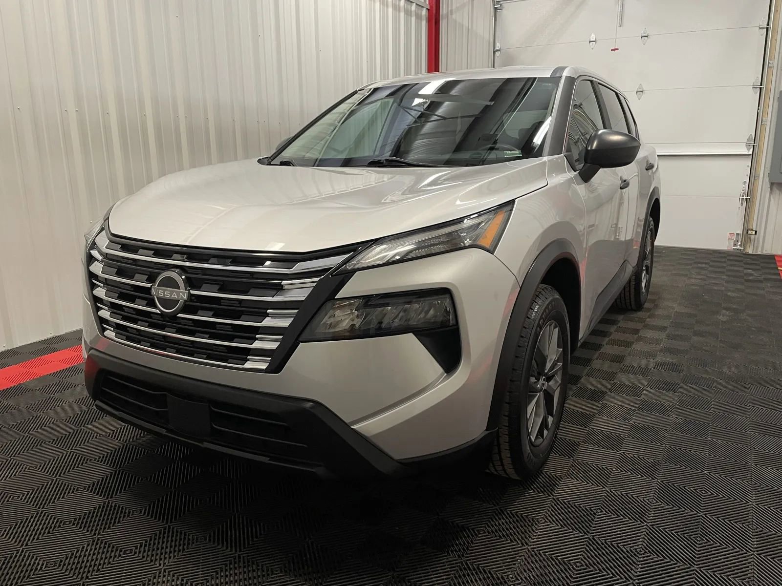 Used 2024 Nissan Rogue S FWD image 9