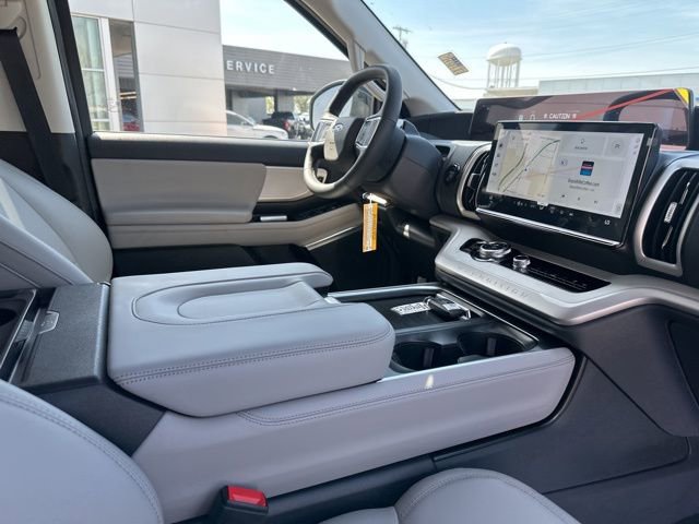 Used 2026 Ford Expedition Active image 10