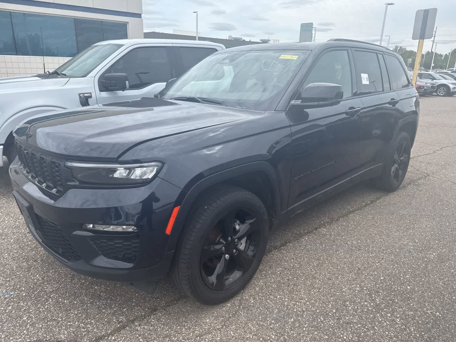 Used 2024 Jeep Grand Cherokee Limited w/ Luxury Tech Group II AWD/4WD image 27