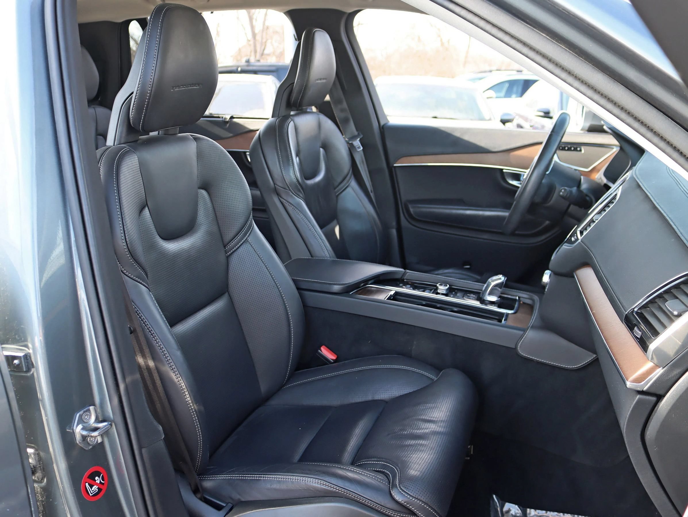 Used 2016 Volvo XC90 T8 Inscription w/ Protection Package Plus AWD/4WD image 28