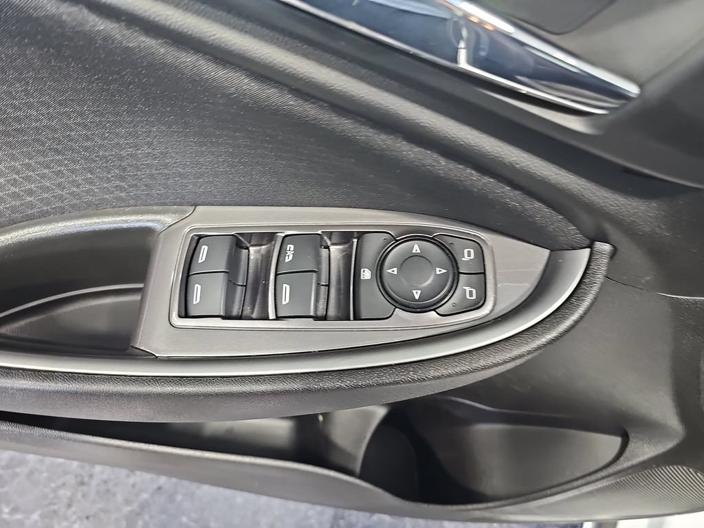 Used 2023 Chevrolet Malibu LT FWD image 28