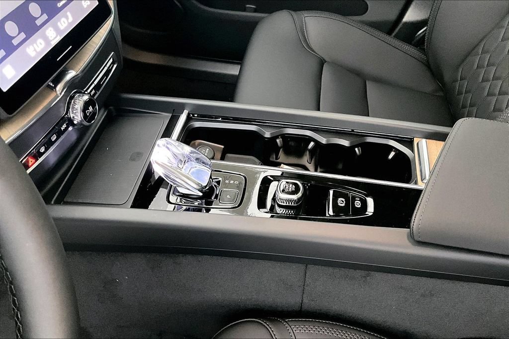 New 2026 Volvo XC60 B5 Core w/ Climate Package AWD/4WD image 23
