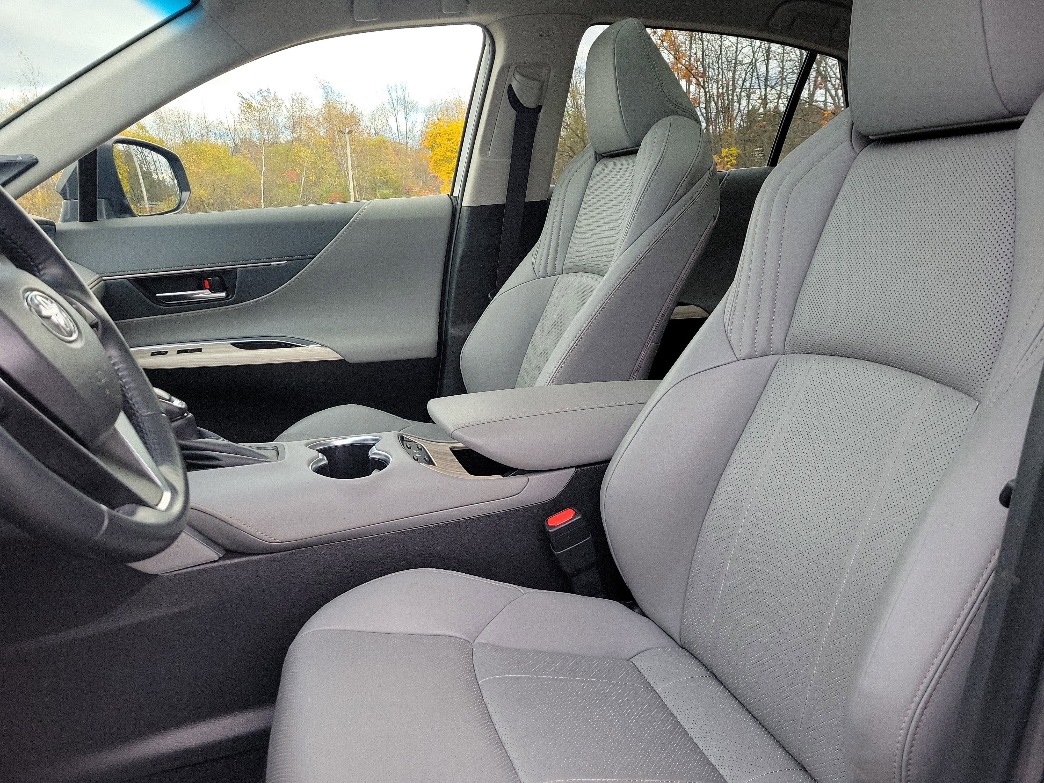 Used 2021 Toyota Venza LE image 14