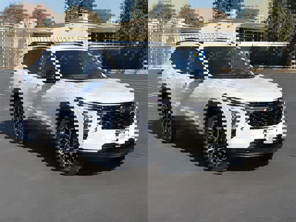 Used 2025 Chevrolet Trax RS w/ Sunroof Package