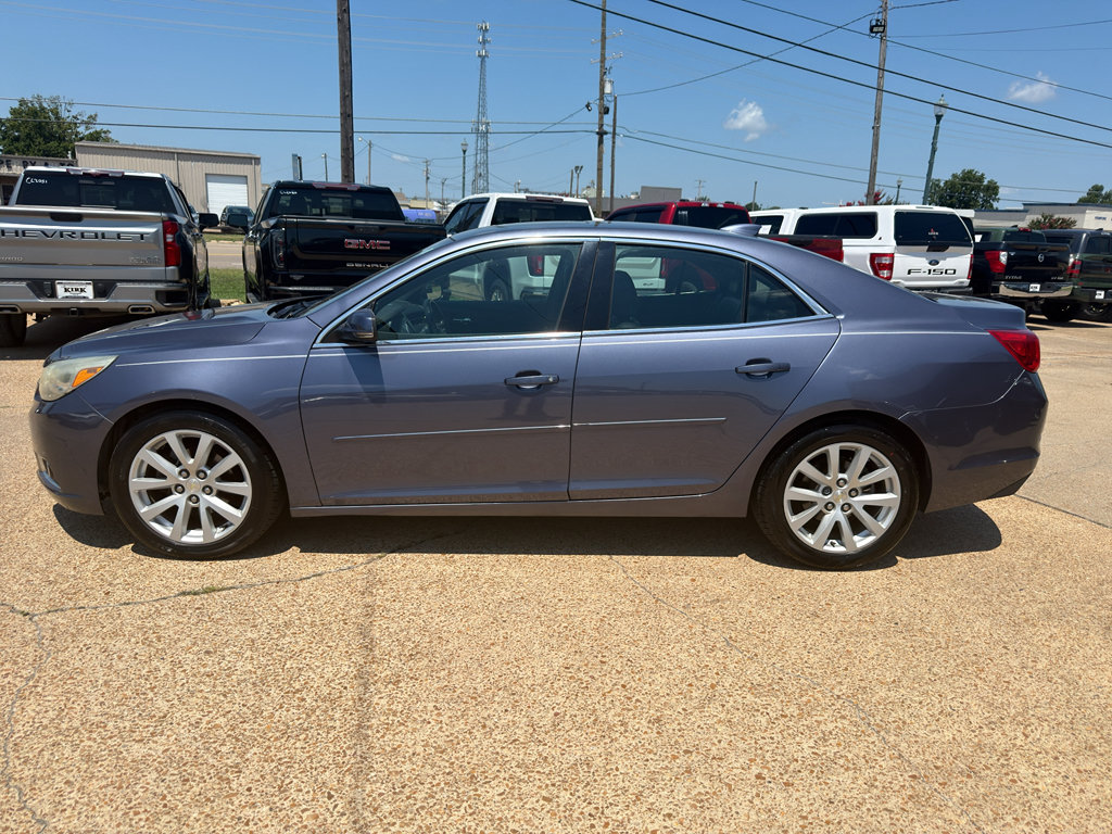 Used 2015 Chevrolet Malibu LT w/ Leather Package FWD image 2