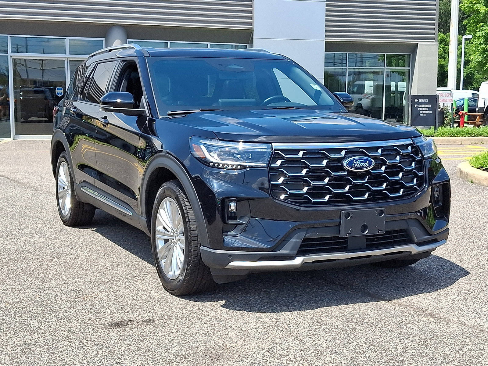 Certified 2025 Ford Explorer Platinum w/ LUX Leather Package AWD/4WD image 2