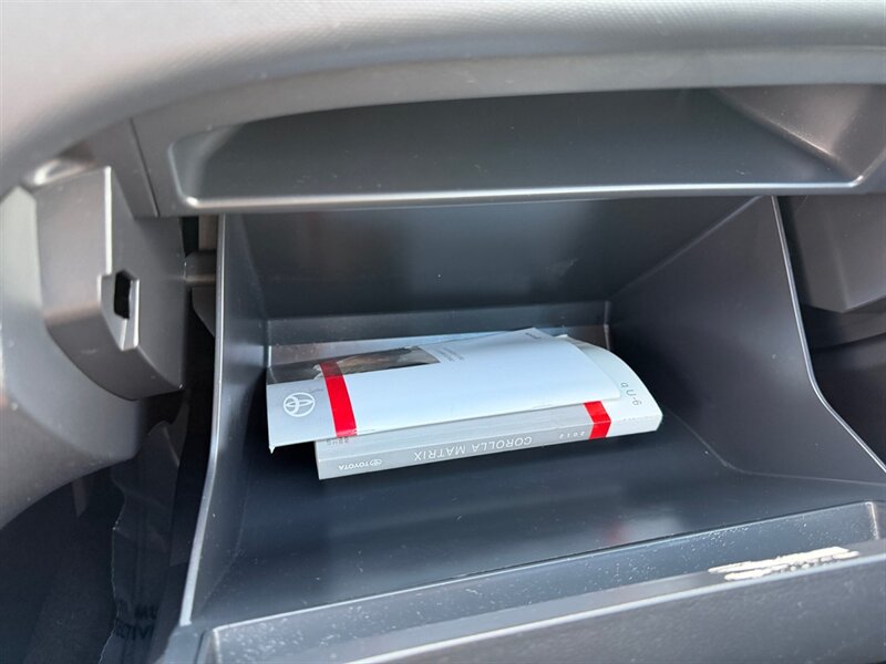 Used 2012 Toyota Matrix L FWD image 21