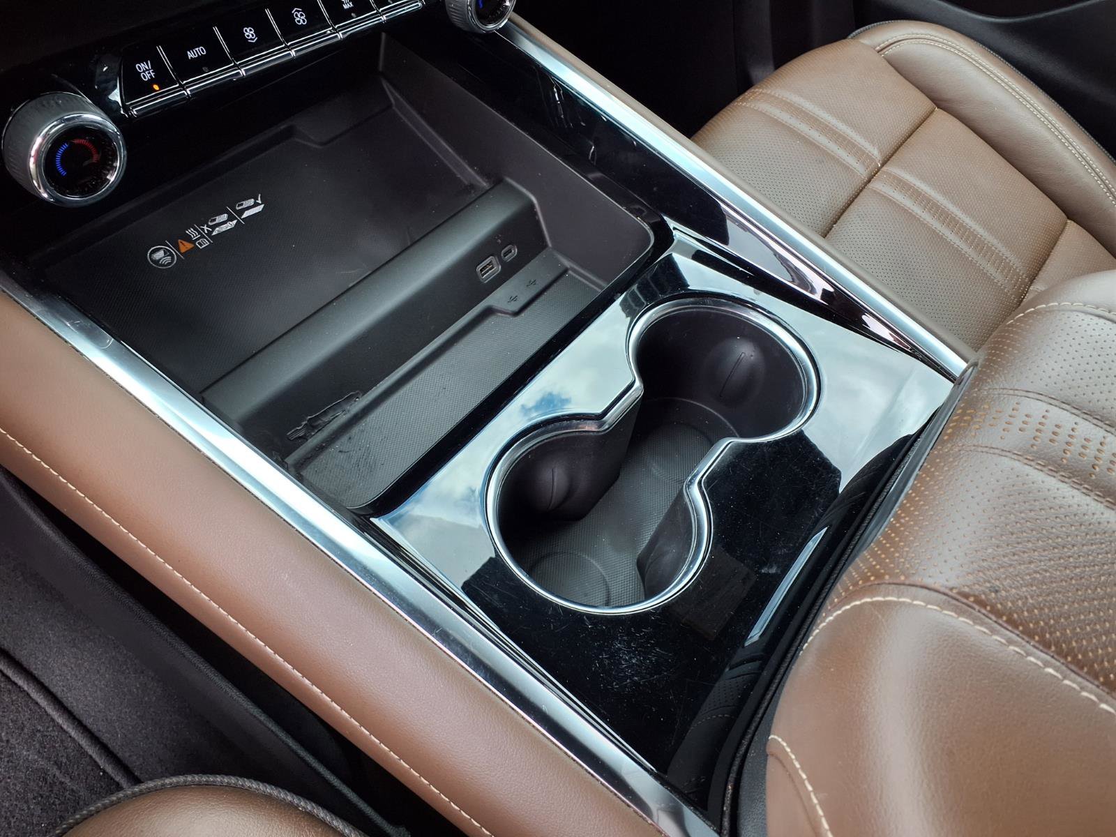 Used 2025 Chevrolet Tahoe High Country AWD/4WD image 13