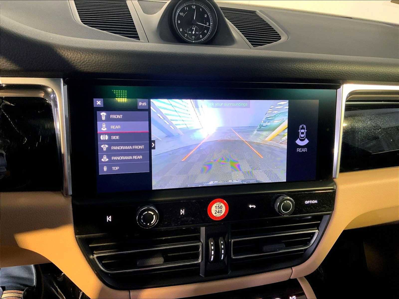 Certified 2025 Porsche Macan image 31