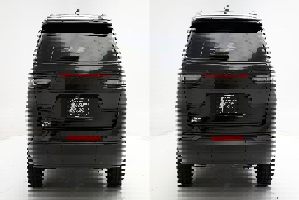 Used 2023 Jeep Grand Cherokee L Laredo image 8