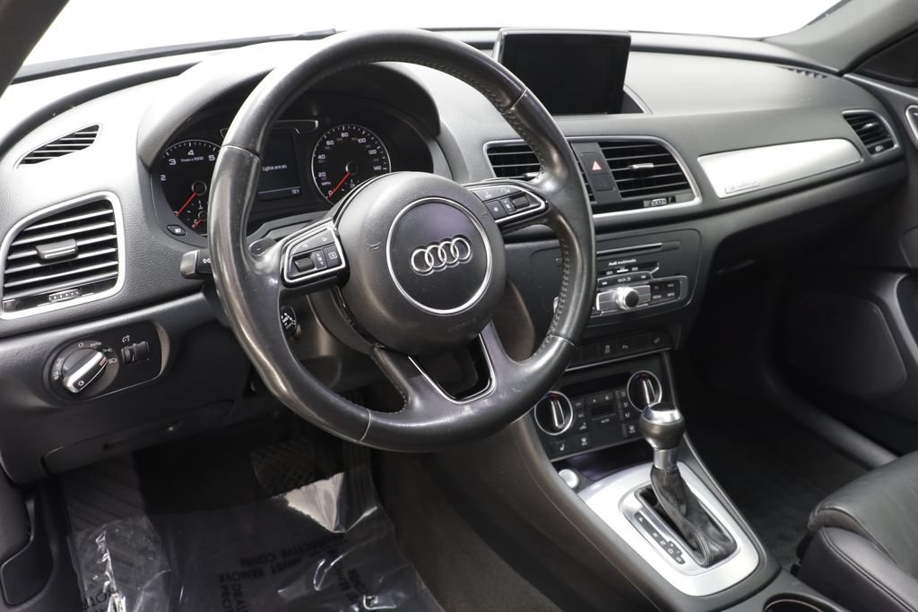 Used 2018 Audi Q3 2.0T Premium Plus w/ Premium Plus Package AWD/4WD image 7