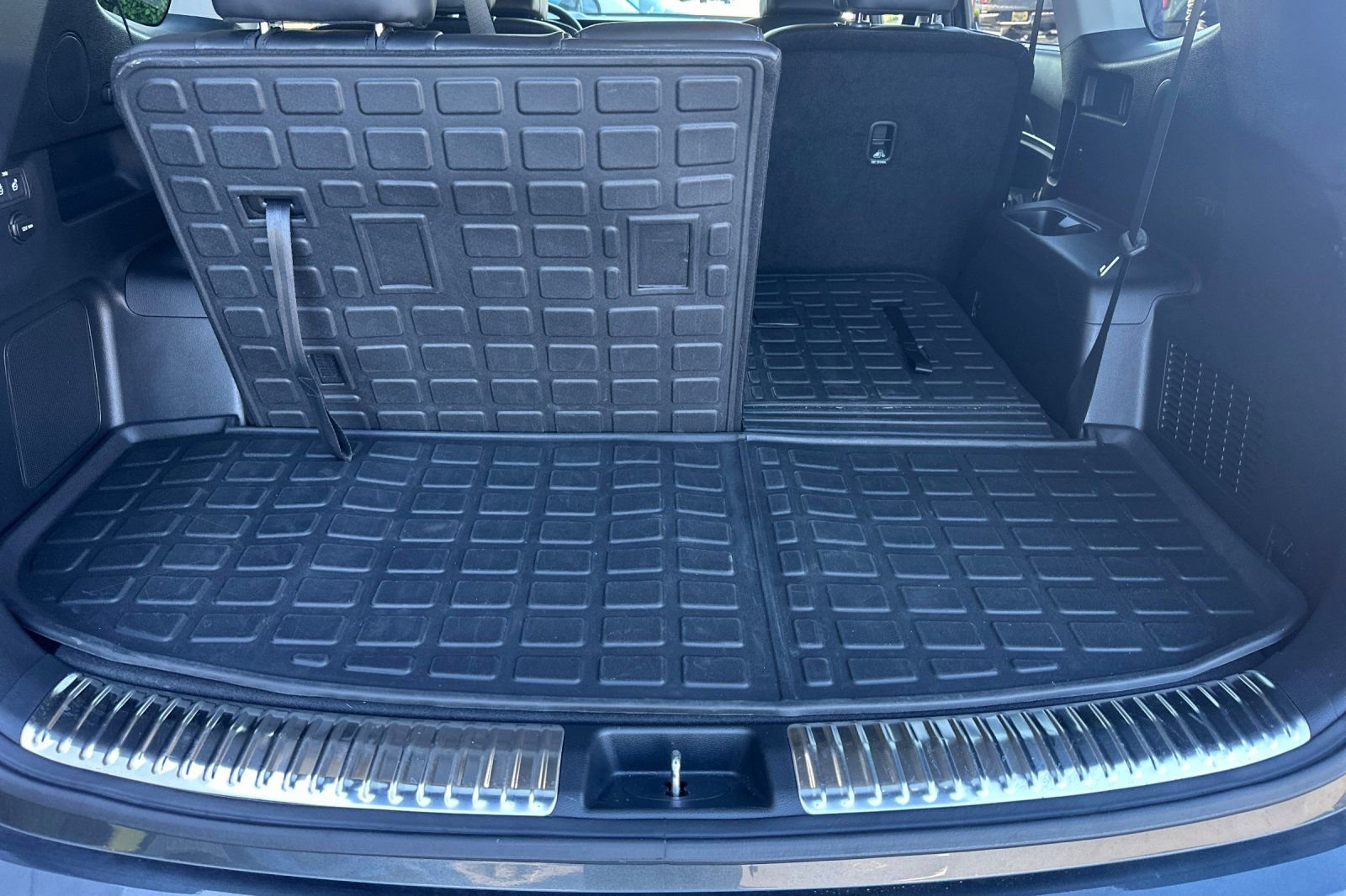 Certified 2024 Kia Telluride SX Prestige w/ Towing Package image 19