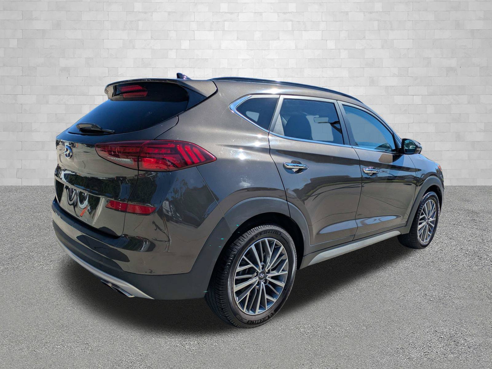 Used 2019 Hyundai Tucson Ultimate w/ Cargo Package FWD image 2